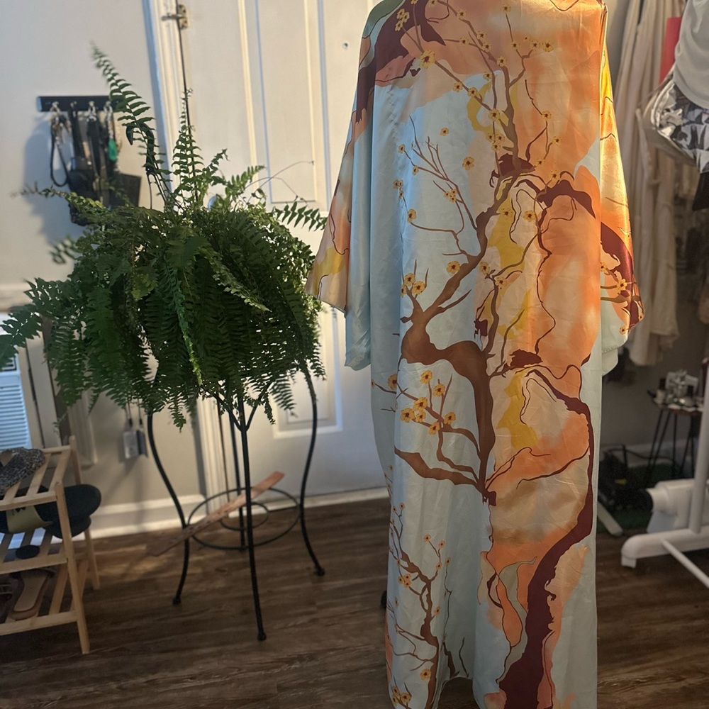 Elegant Floral Cape - Green and Orange - Picture 2 of 4